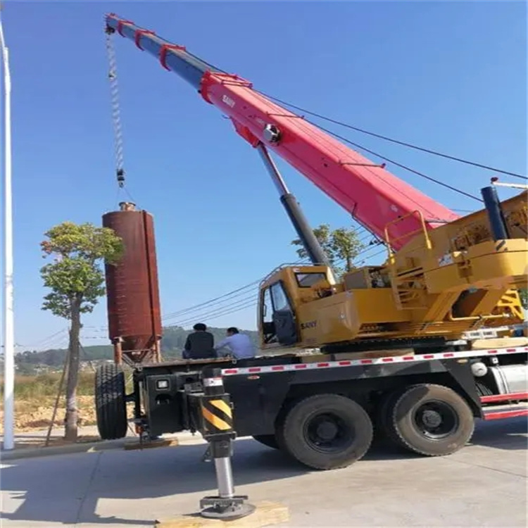 泉州鲤城吊车租赁作业时的保养和维护