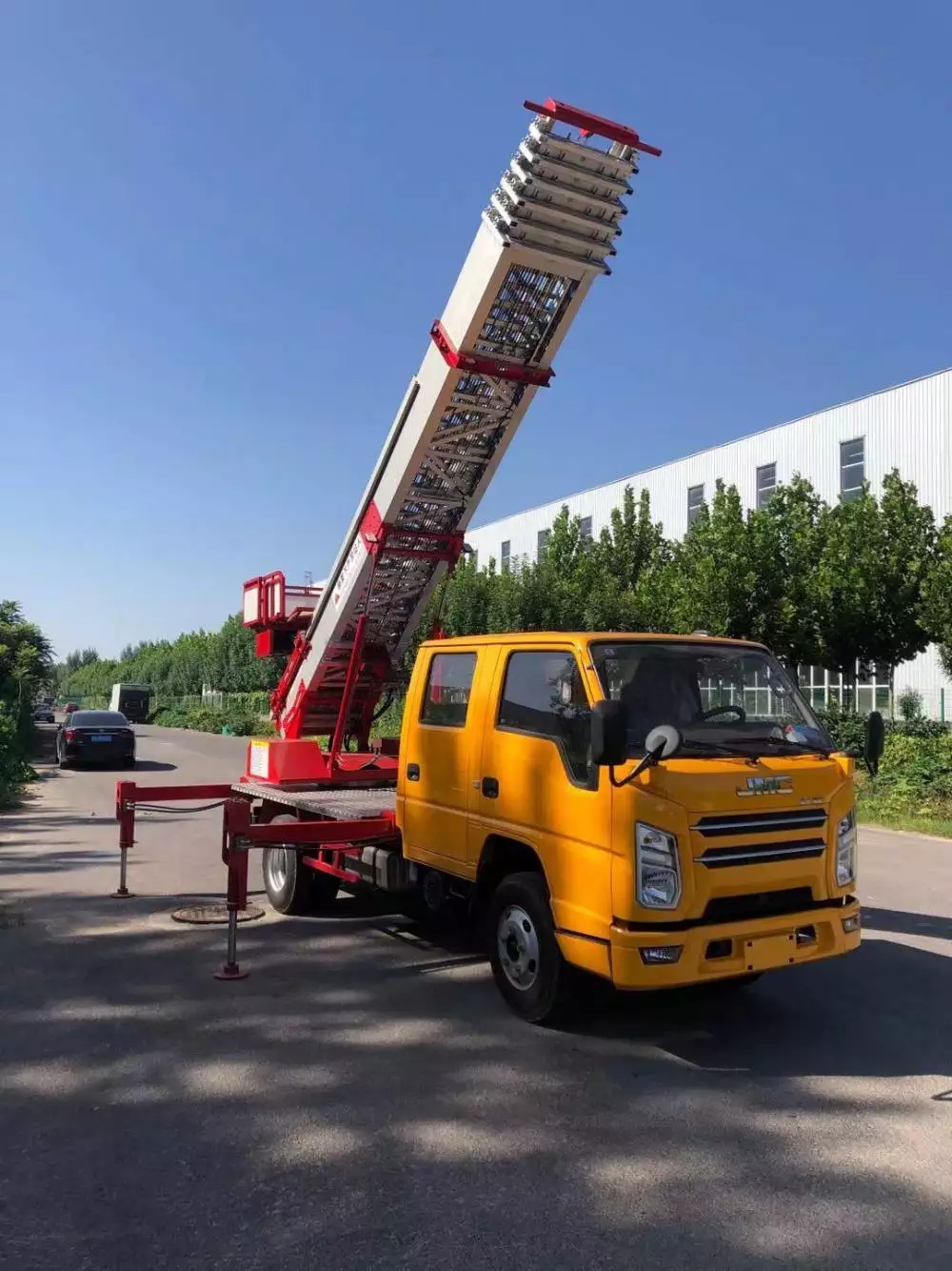 泉州鲤城附近的云梯车出租服务：轻松解决高空作业需求